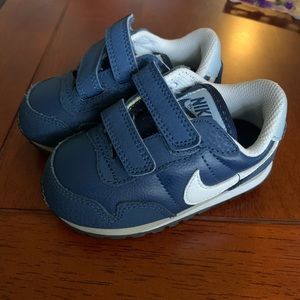 Nike blue toddler runner shoes